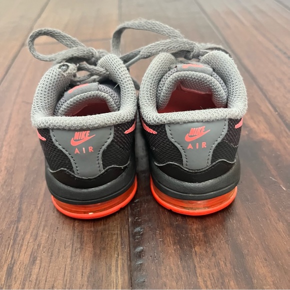 Nike black and grey toddler sneakers size 4 - Picture 3 of 4